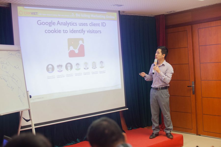 Ông Nguyễn Mạnh Tưởng nói về phần Marketing và giải pháp để đo lường doanh số thực của từng chiến dịch marketing online mang lại.Ông Nguyễn Mạnh Tưởng nói về phần Marketing và giải pháp để đo lường doanh số thực của từng chiến dịch marketing online mang lại.