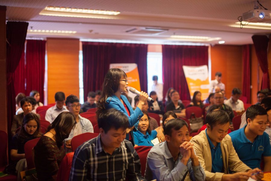 Khán giả trao đổi hỏi đáp trong sự kiện