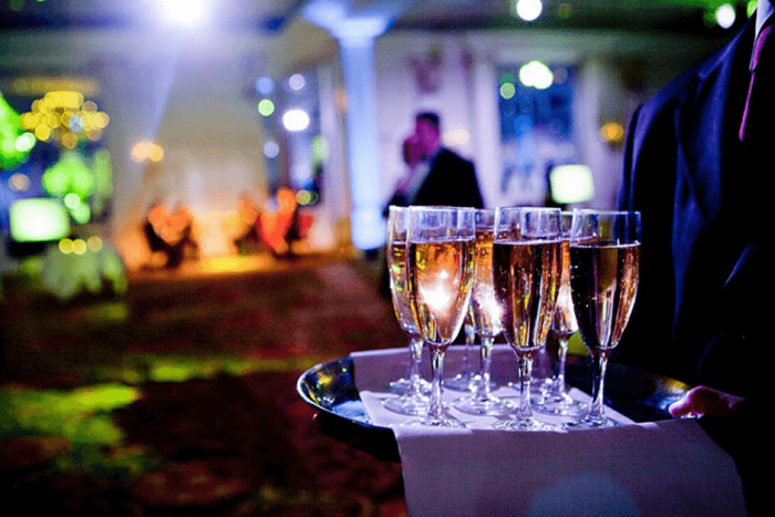 Tổ chức sự kiện để đàm phán khách hàng