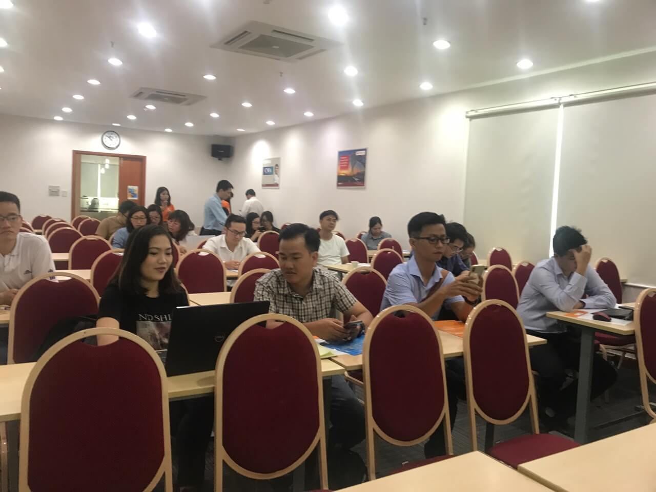 Trao đổi thông tin, thảo luận ngắn tại sự kiện