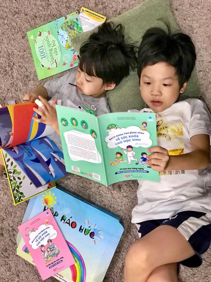 Các bạn vui chơi cùng Hộp háo hức